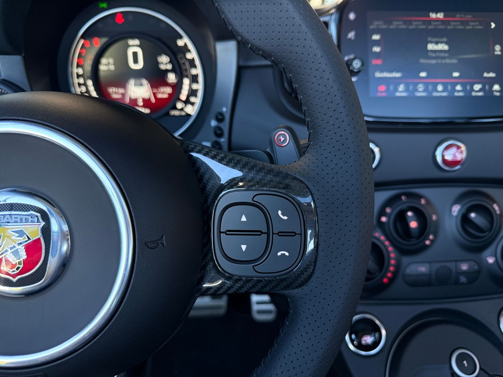 Fahrzeugabbildung Abarth 695C Aut. CarPlay ALU
