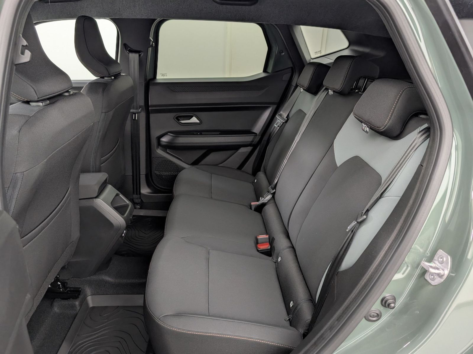 DACIA Duster Extreme Hybrid 155 Winter-Plus – Bild 9