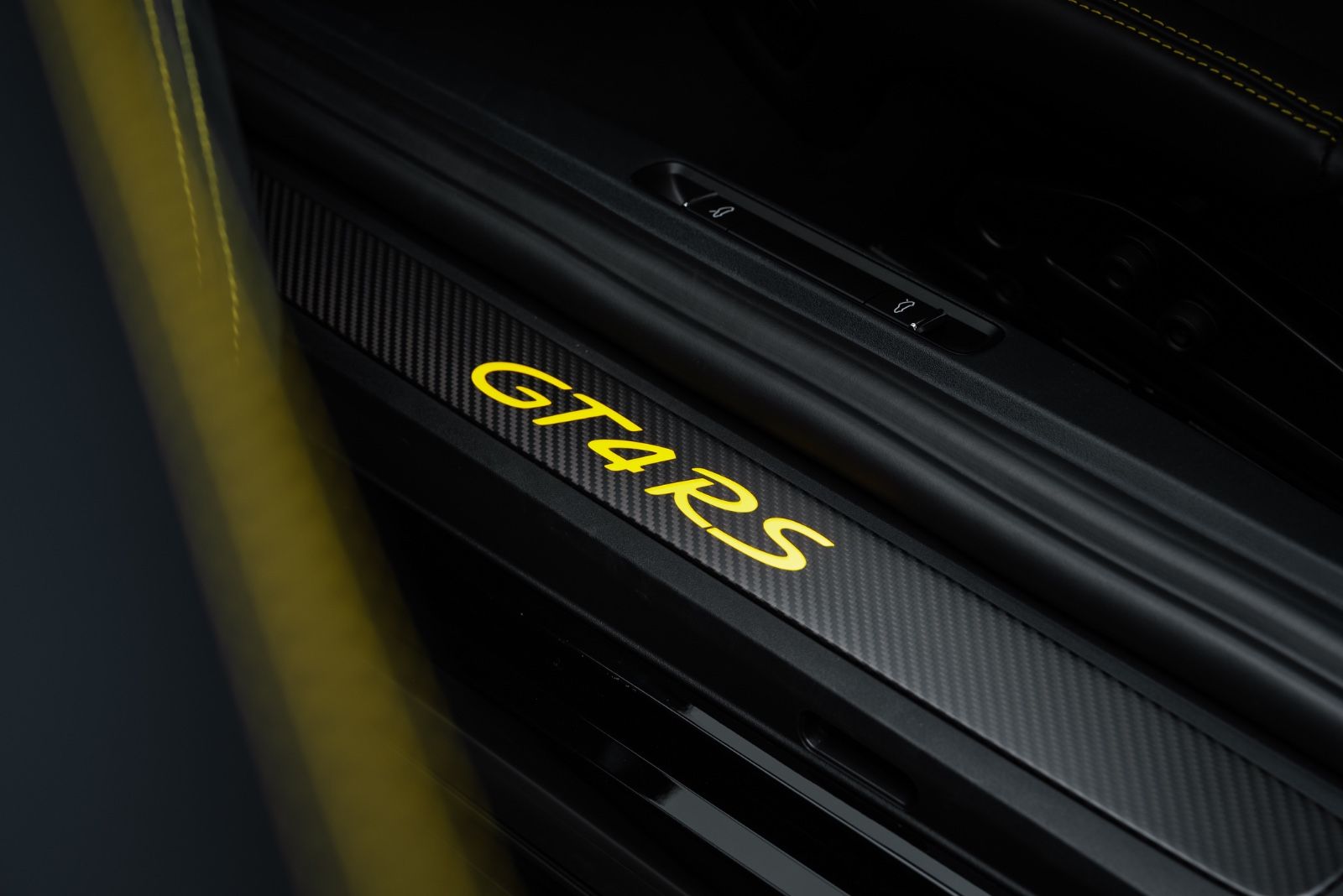 Fahrzeugabbildung Porsche 718 Cayman GT4 RS WEISSACH/PCCB/LIFT/CARBON