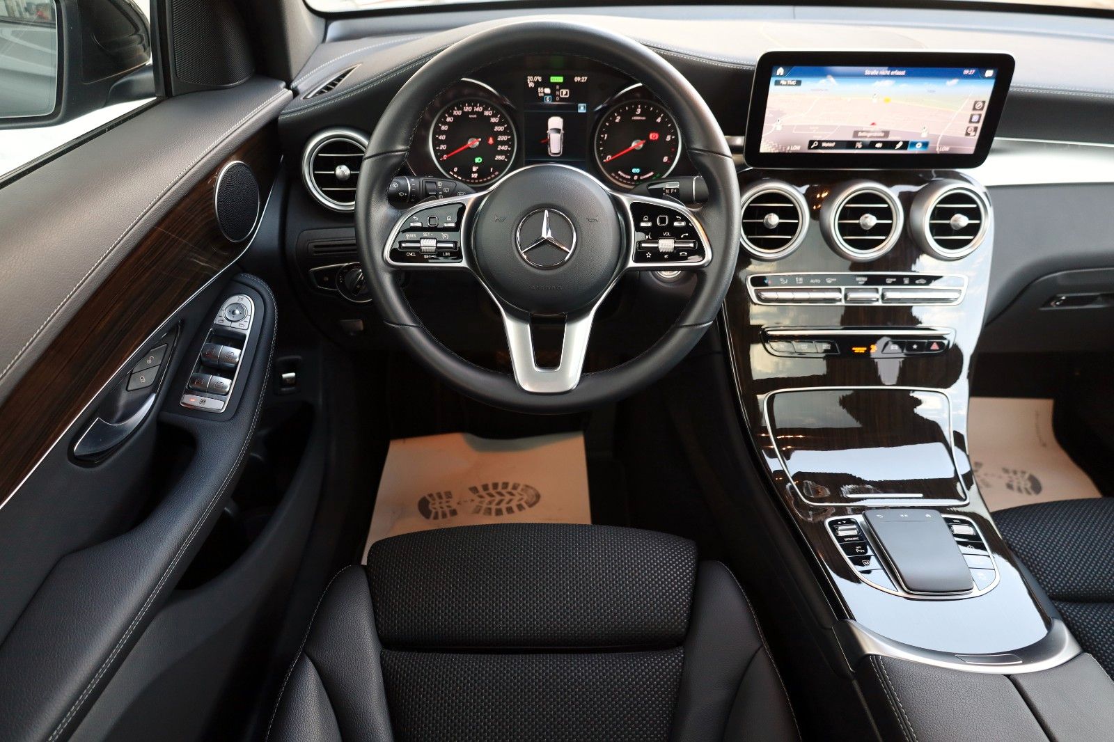Fahrzeugabbildung Mercedes-Benz GLC 300de 4Matic,T.Leder,Navi,LED,Kamera,PanDach