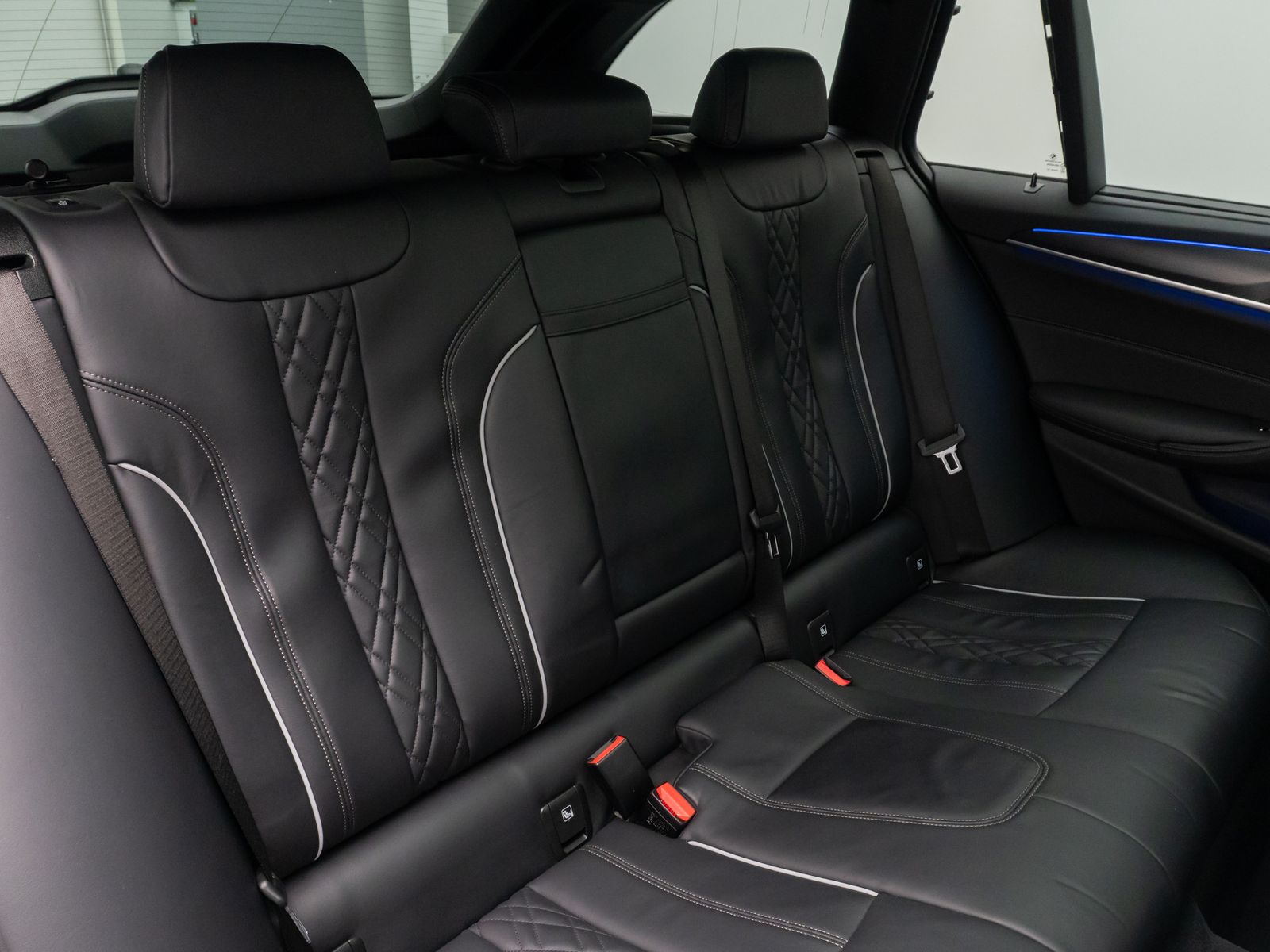 Fahrzeugabbildung BMW 540d xD M Sport DAB Laser HiFi HUD Panorama 20"