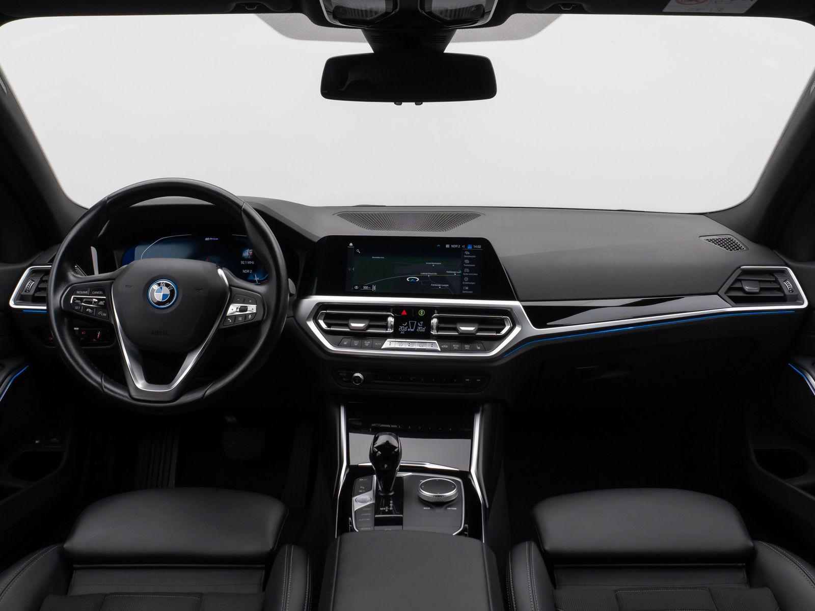 Fahrzeugabbildung BMW 330e Sport Line Kamera Laser HUD DAB Komfort