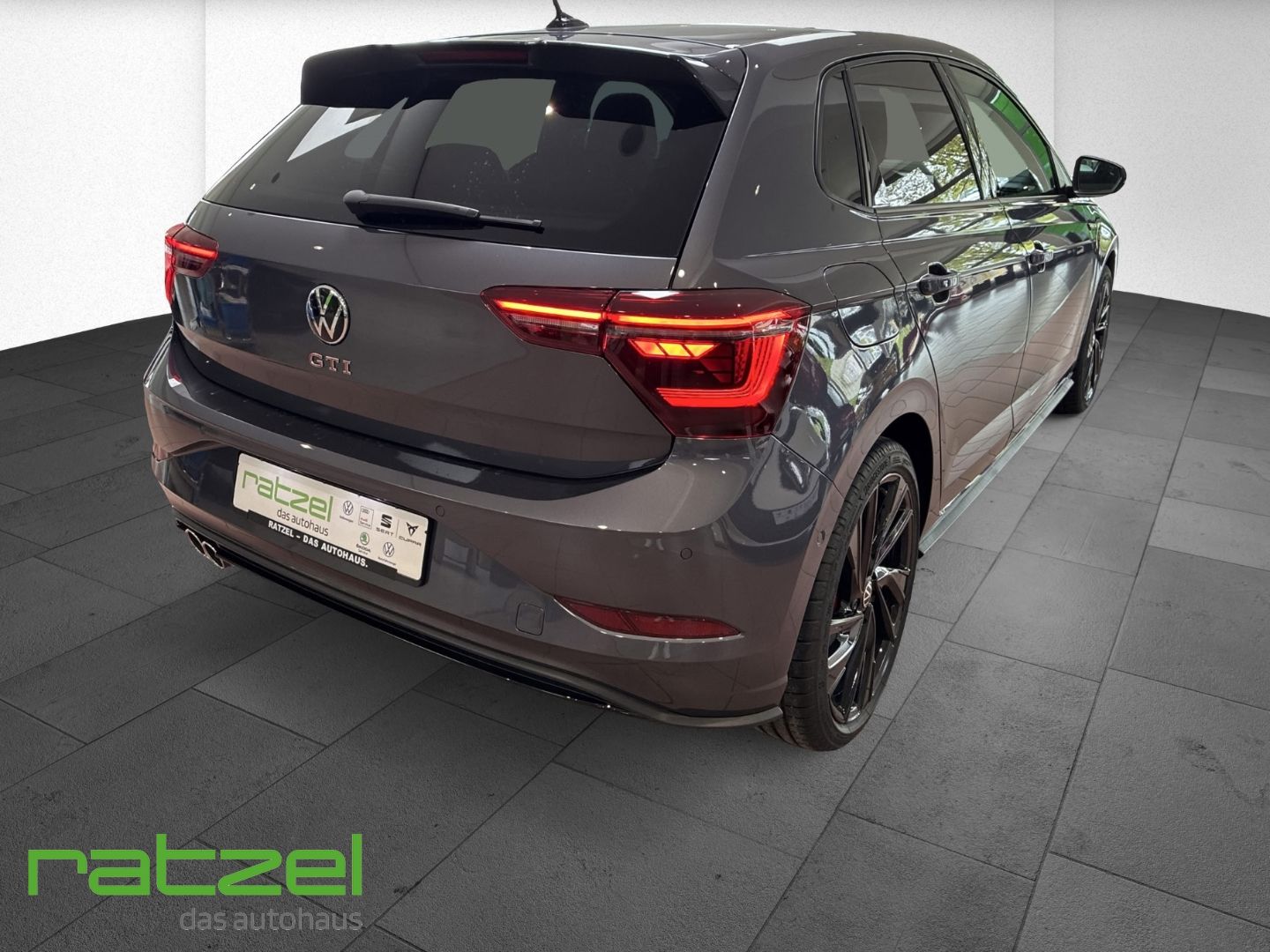 Fahrzeugabbildung Volkswagen Polo GTI 2.0 TSI DSG RearView Navi ACC IQ Drive