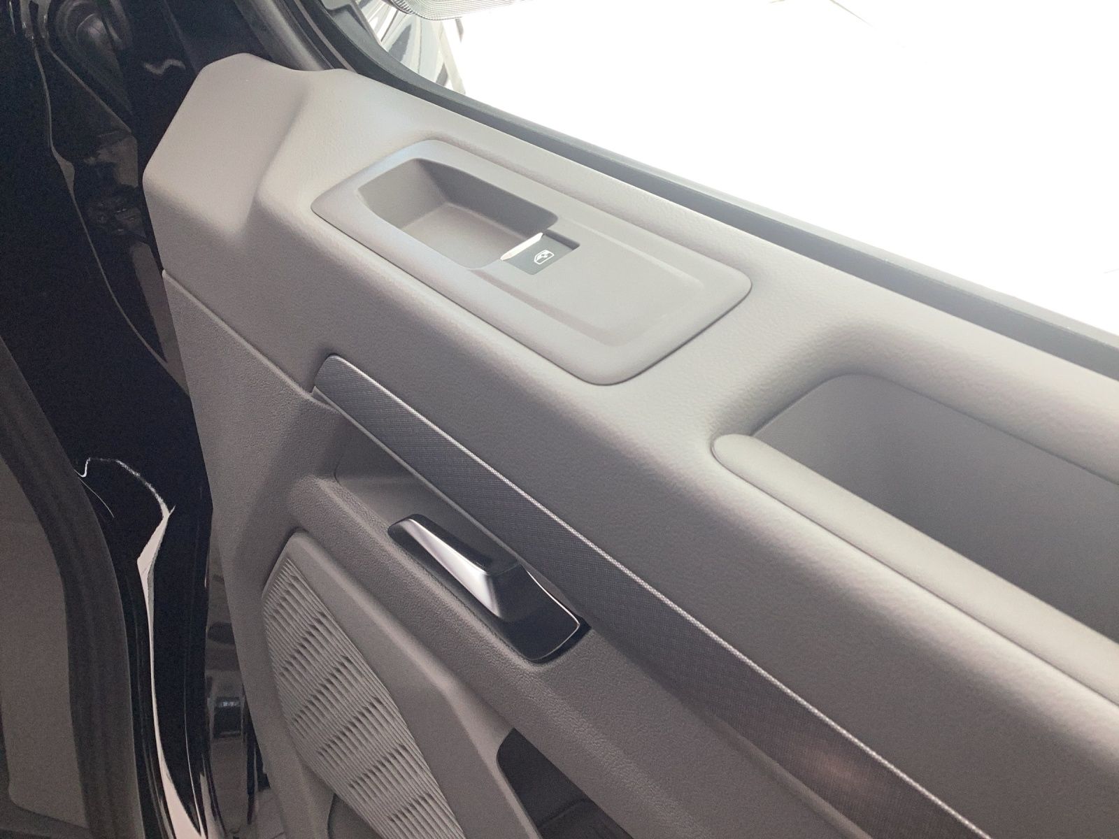 Fahrzeugabbildung Volkswagen T7 Transporter Kasten TDI 81 kW KR PDK LANE ASSI