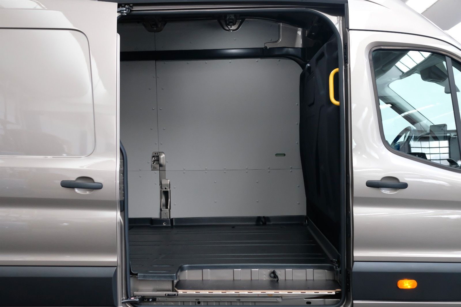 Fahrzeugabbildung Ford Transit Kasten 350 L4H3 Trend KAMERA