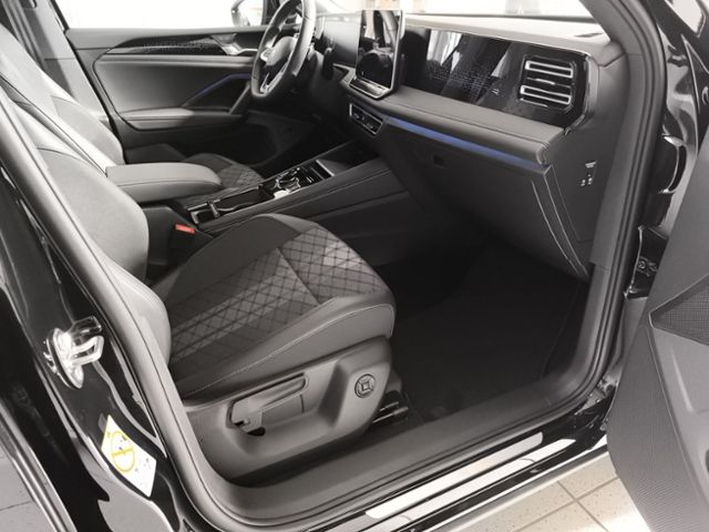 Fahrzeugabbildung Volkswagen Tiguan 1.5 eTSI DSG R-Line STANDHZG HD-MATRIX-LE