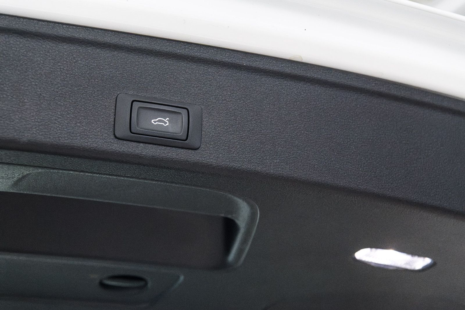 Fahrzeugabbildung Audi A4 Avant 40 TDI quattro advanced +AHK+Matrix LED