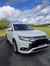 Mitsubishi Outlander 2.4 MIVEC PLUG-IN HYBRID 4WD Basis... - Mitsubishi Outlander
