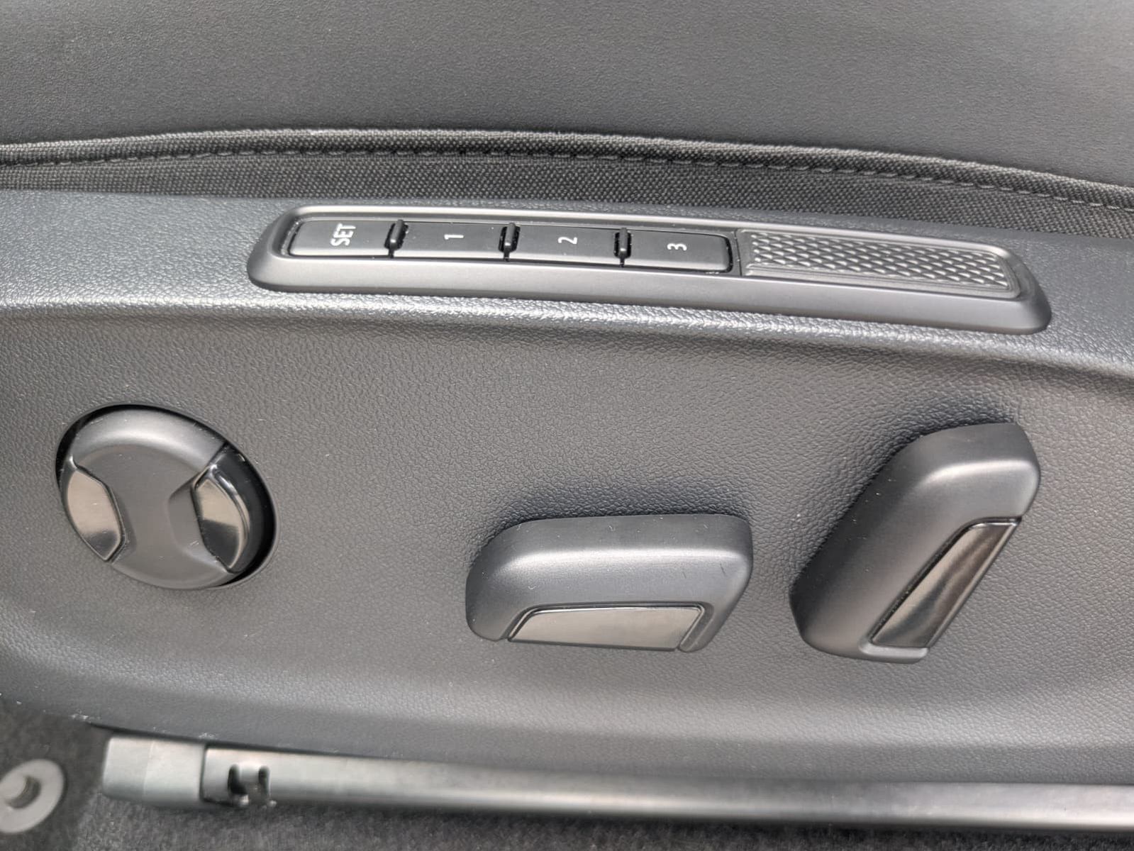 Fahrzeugabbildung CUPRA Terramar 2.0 TSI 4D VZ HUD*MATRIX*PANO*DCC*20"