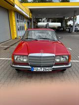Mercedes-Benz 230 - Mercedes-Benz 230 mit Benzin-Antrieb: Coupé