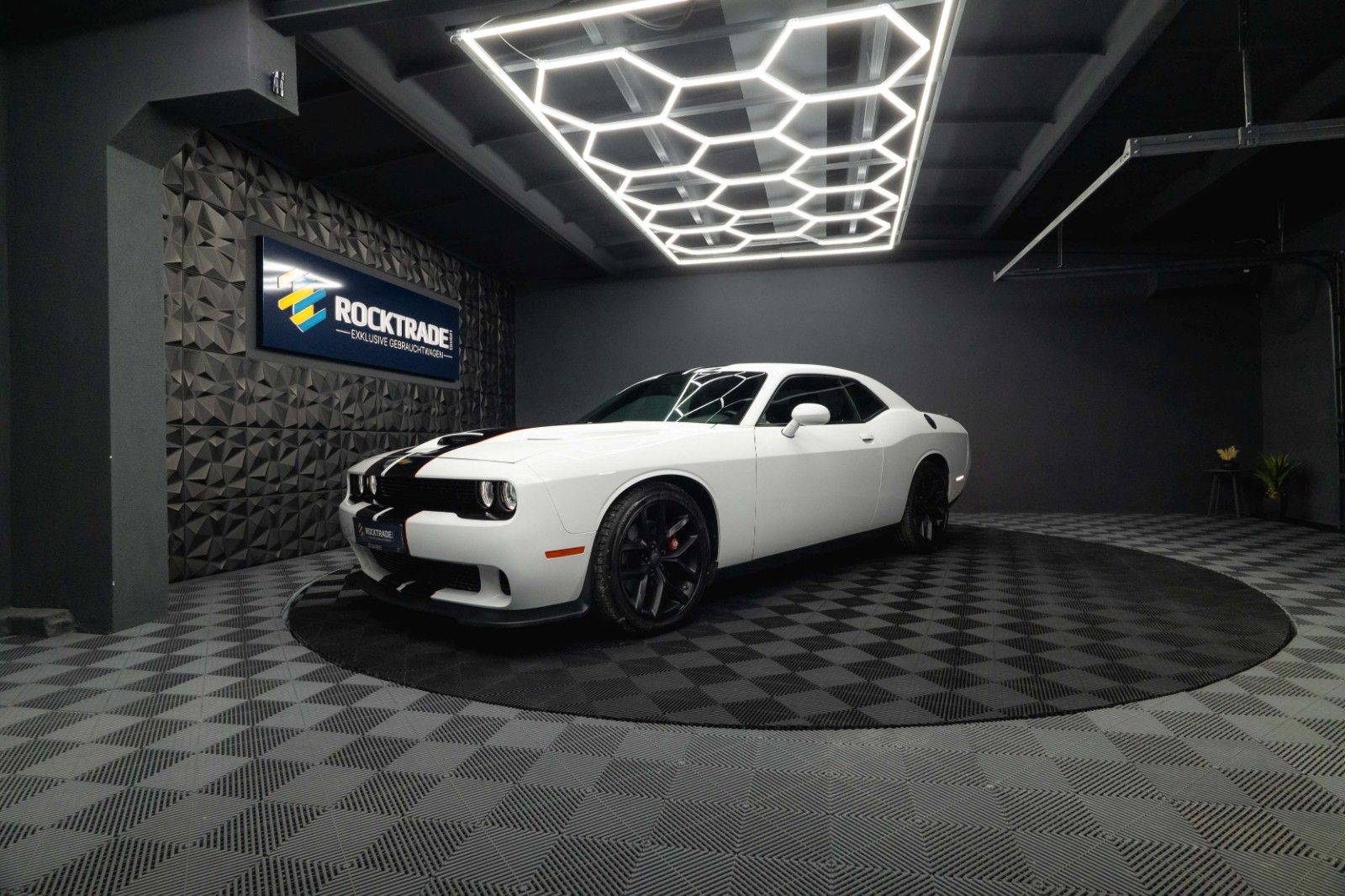 Fahrzeugabbildung Dodge Challenger 6.4 V8 SRT 392 R/T SCAT PACK LineLock