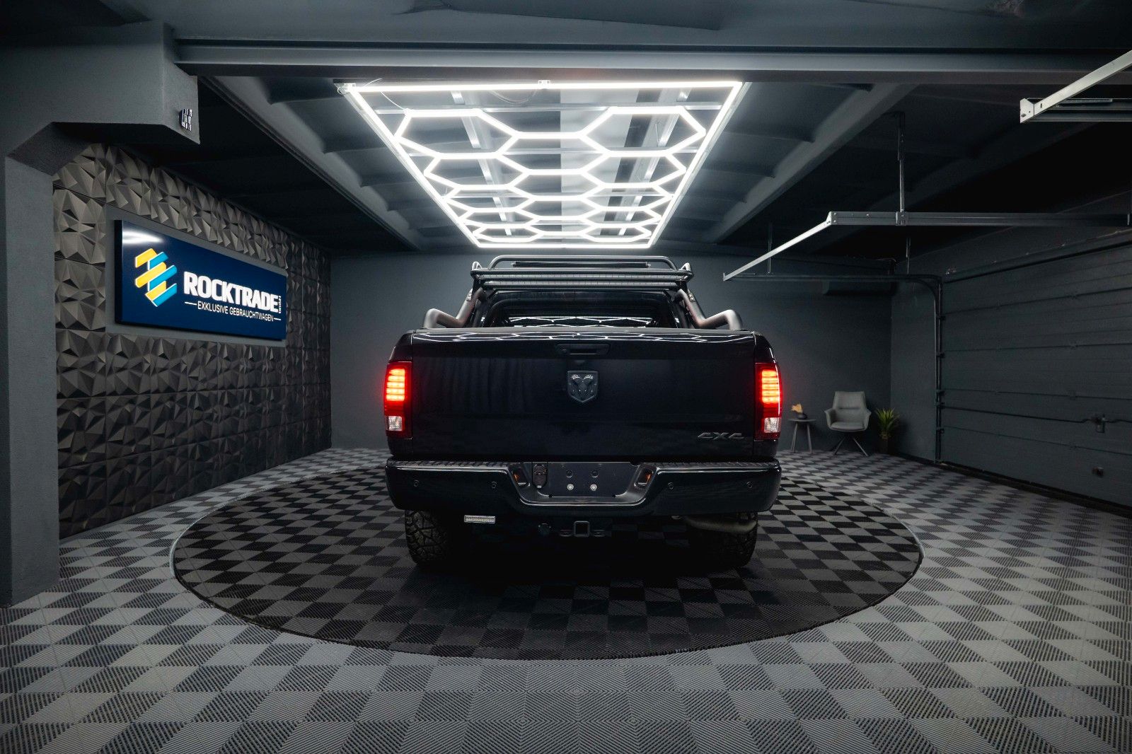 Fahrzeugabbildung Dodge RAM 3.6 V6 4x4 OFFROAD BLACK EDITION *LED*6Sitze