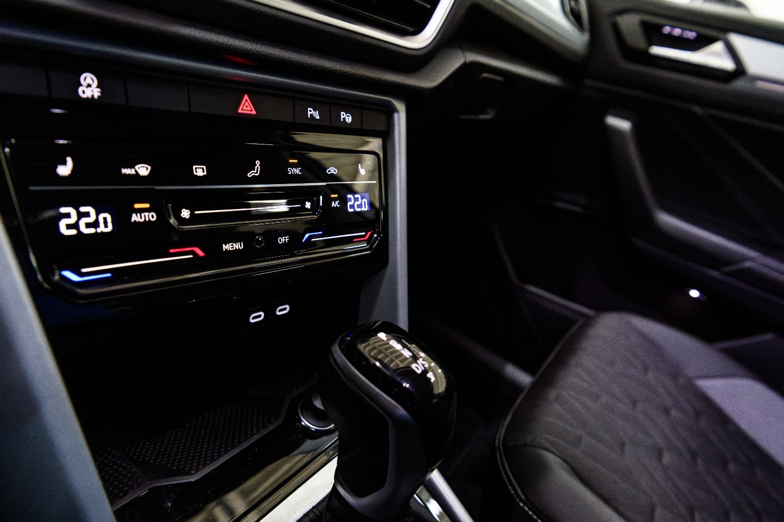 Fahrzeugabbildung Volkswagen T-Roc Goal+LED+AHK+GJR+NAVI+SHZ+AHK+ACC+