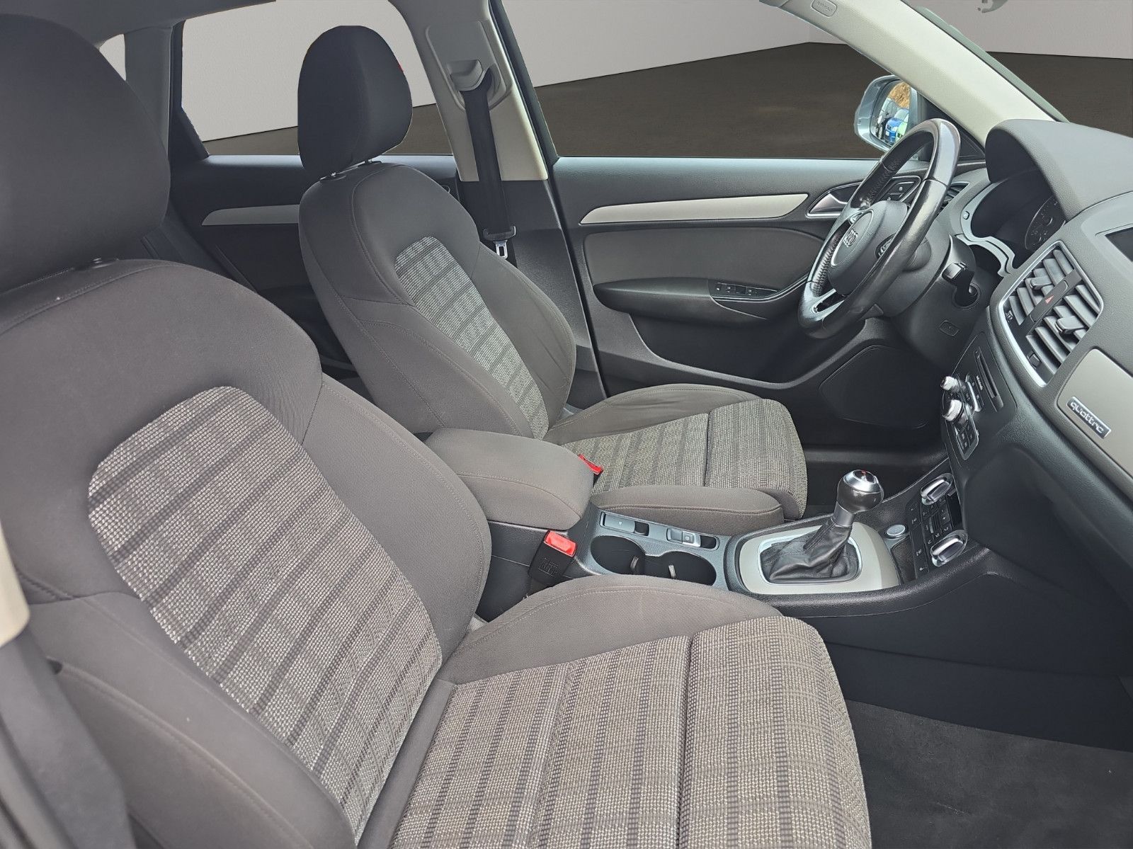 Fahrzeugabbildung Audi Q3 2.0 TDI quattro S-Line Automatik/Navi/PDC/