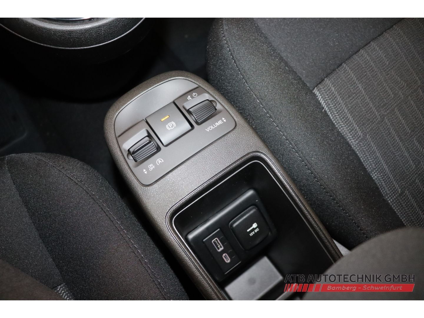 Fahrzeugabbildung Fiat 500C ICON + Komfortpaket Hybrid 1.0l PDC Rückfah