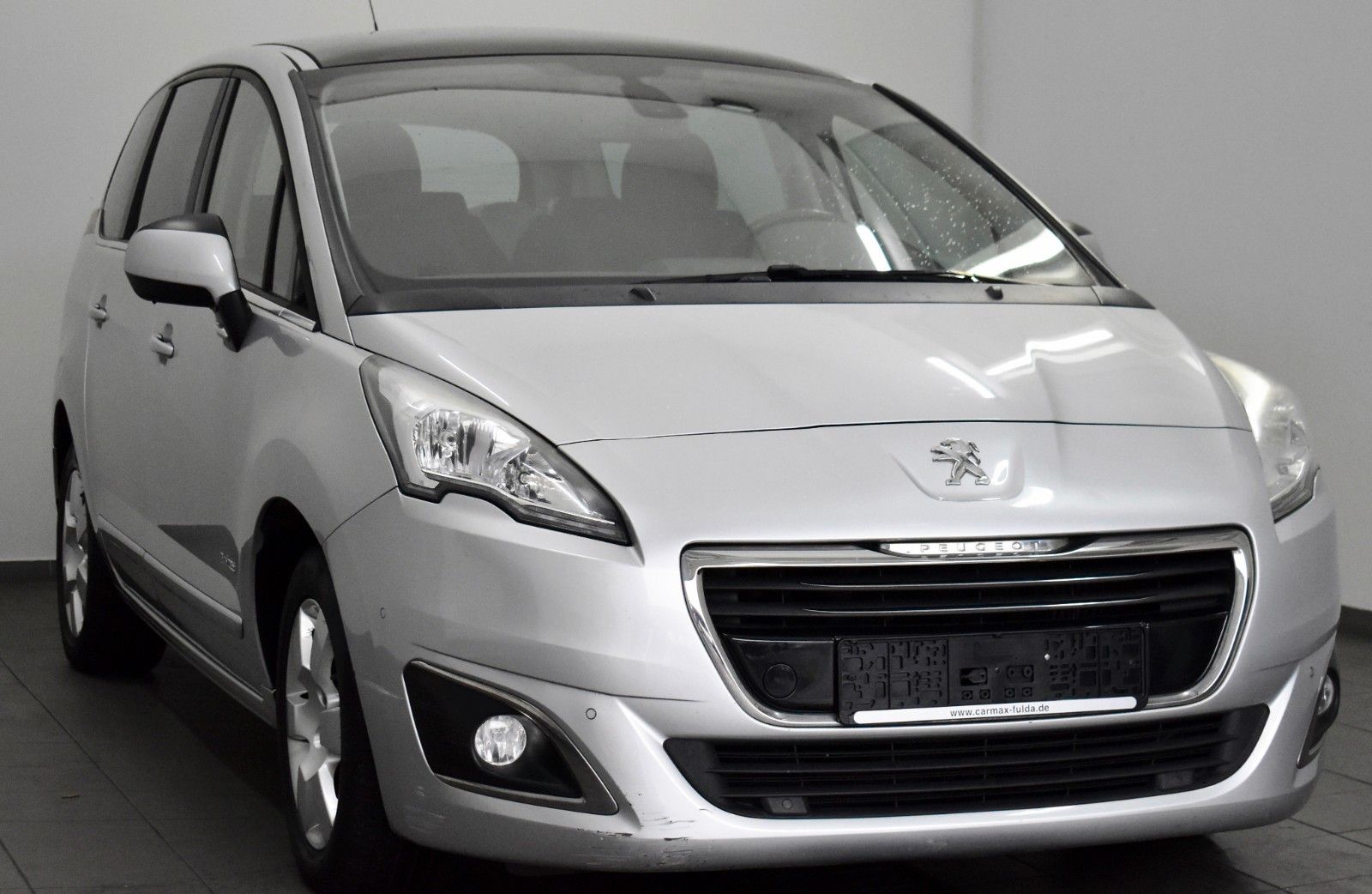 Fahrzeugabbildung Peugeot 5008 Business-Line,Panorama,AHK,8 fach bereift