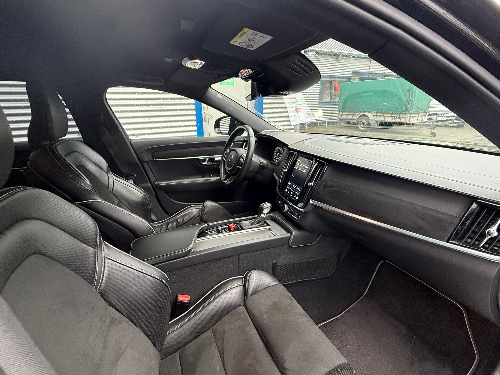 Fahrzeugabbildung Volvo V90 Kombi 2,0 D R Design AWD, Kamera, ACC