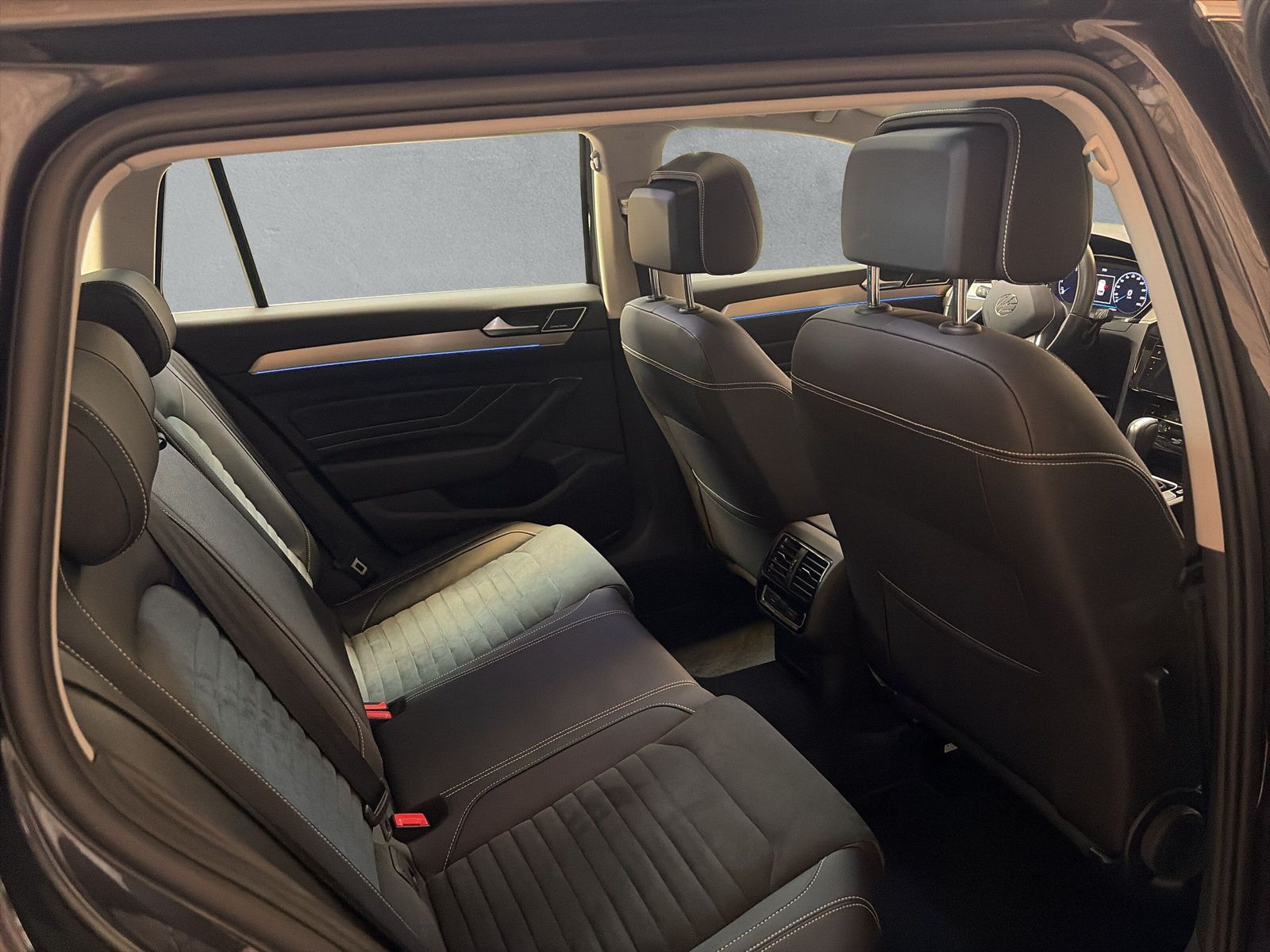 Fahrzeugabbildung Volkswagen Passat Variant 2.0 TDI AppConnect SHZ ACC