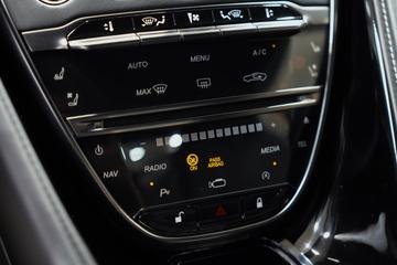 صورة مصغرة 25 لـ 2017 Aston Martin DB11
