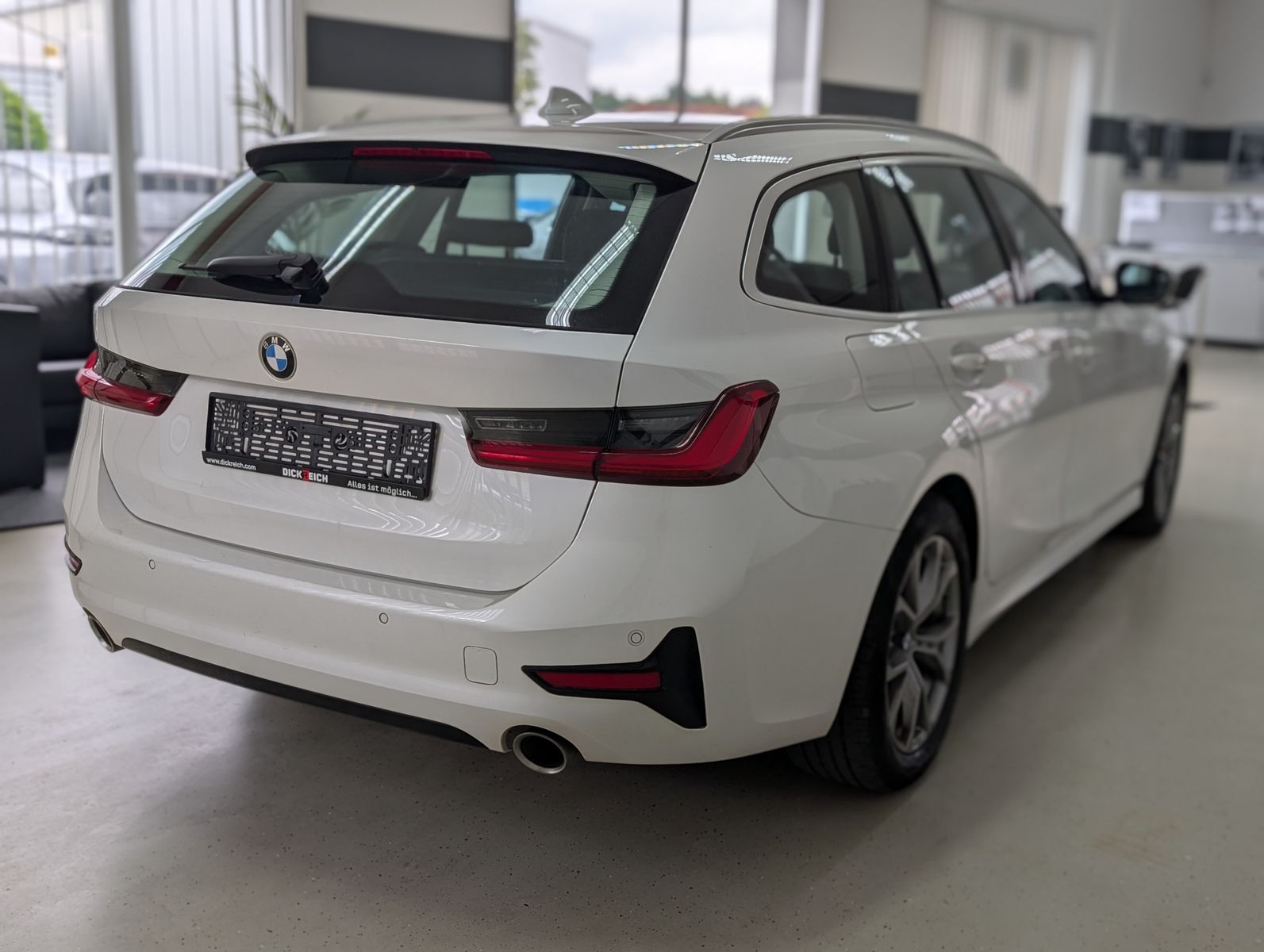 Fahrzeugabbildung BMW 320 d Sport Line LED TEMP SHZ PDC NAVI APP