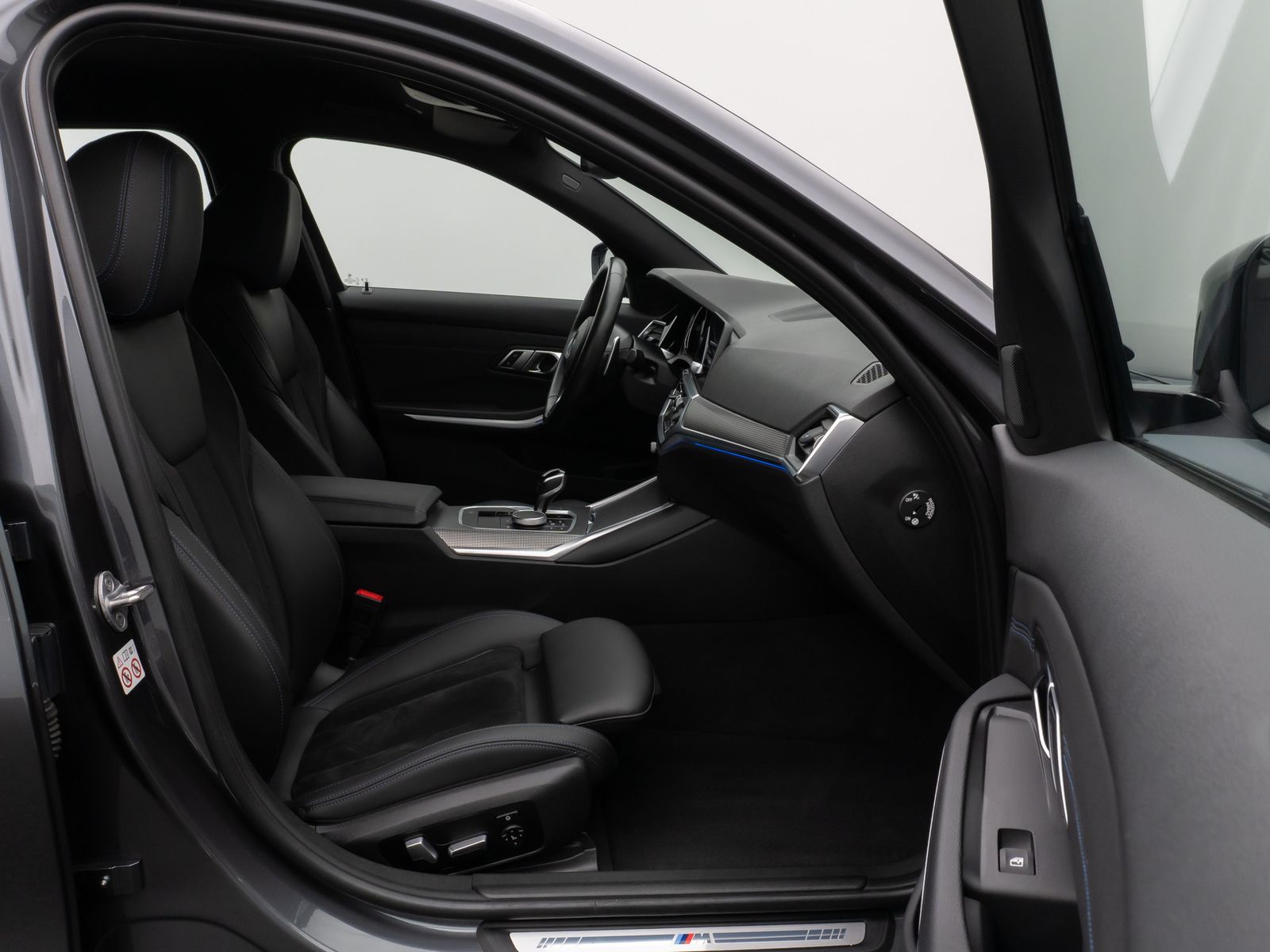 Fahrzeugabbildung BMW 330d M Sport HiFi Lenkradheiz AHK Komfort 18Zoll