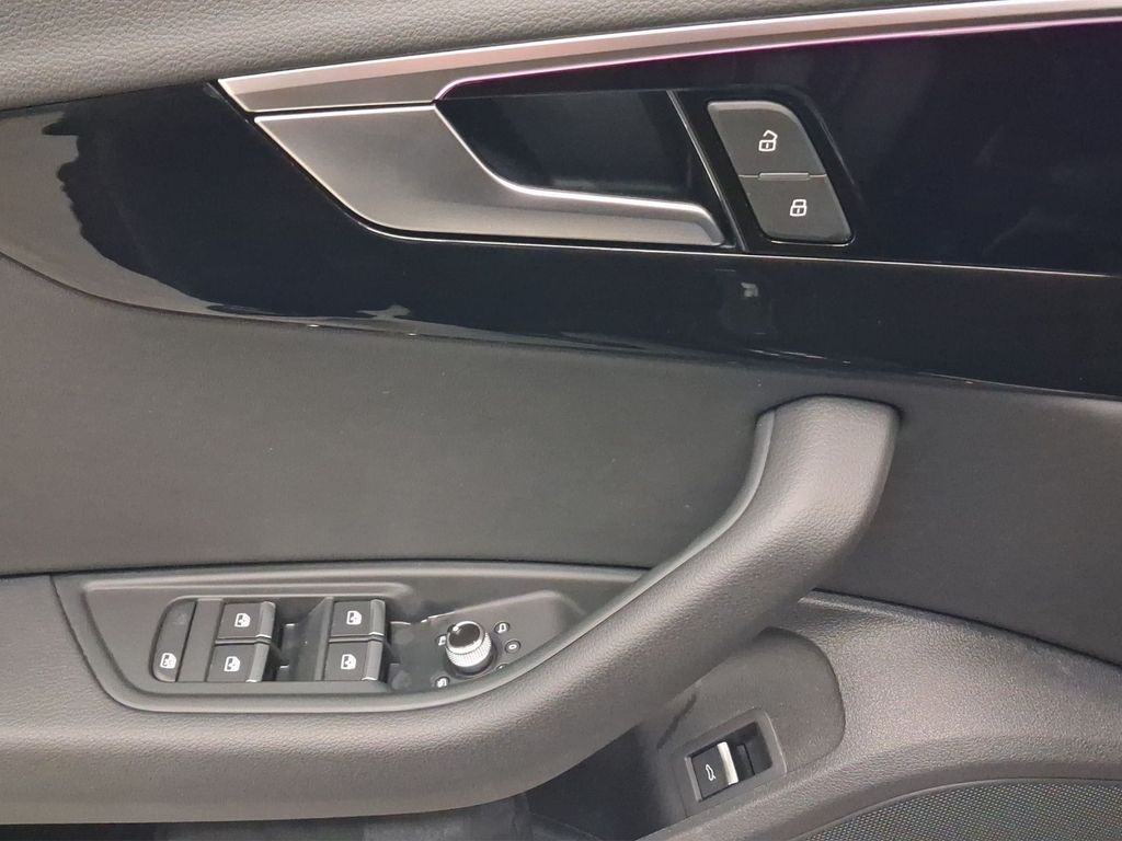 AUDI A4 2024