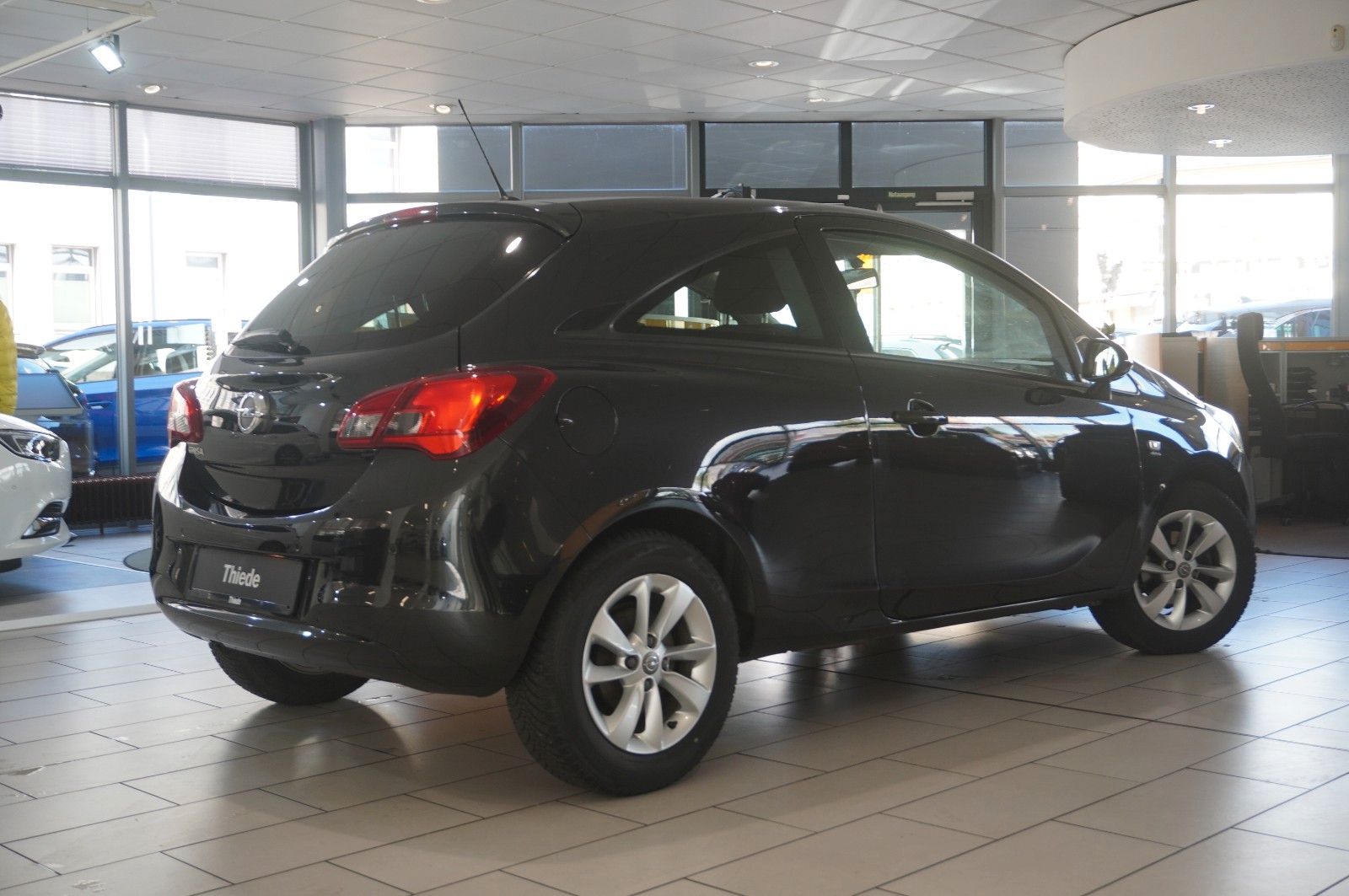 Fahrzeugabbildung Opel Corsa E 1.4T DRIVE 3-TÜR KLIMA/SHZ/PDC/TEMP./LHZ