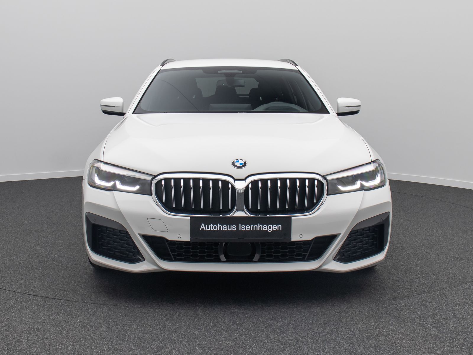 Fahrzeugabbildung BMW 520d M Sport Kamera HUD HiFi AHK Stop&Go Alarm