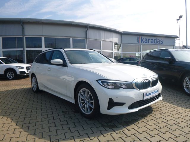 Fahrzeugabbildung BMW 320d Touring >HeadUp/AHK/LED/PANO/PDC/SHZ<