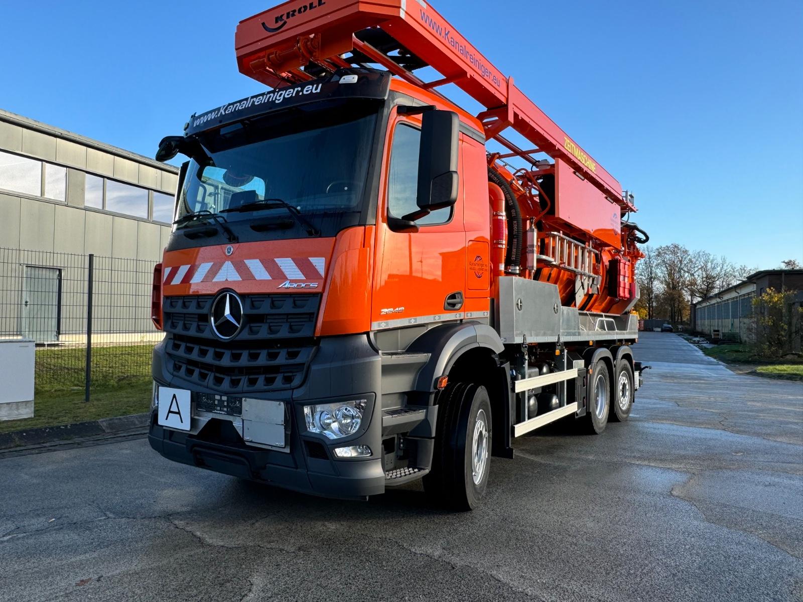 Mercedes-Benz AROCS 2848 6x2 mit Kroll ADR Kombi Aufbau