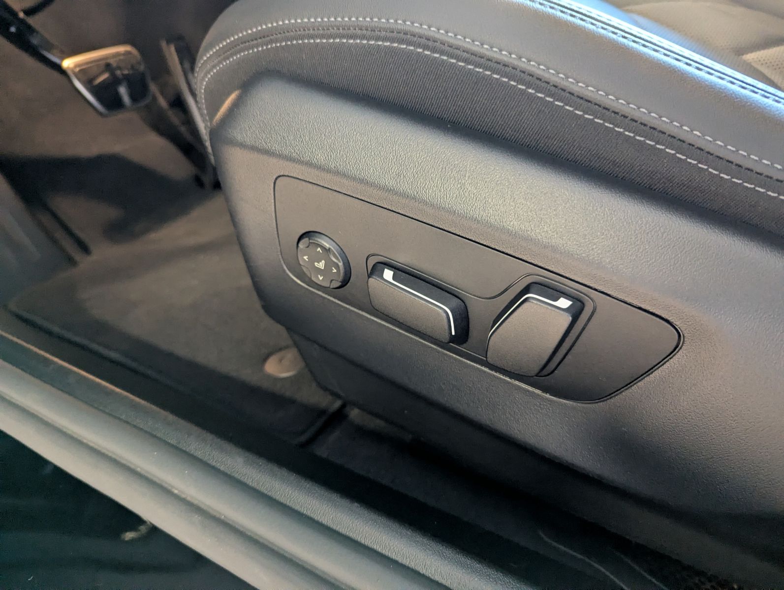 BMW 520 d M-Sport Innov.-Paket H/K LED Pano AHK 360° - Image 24