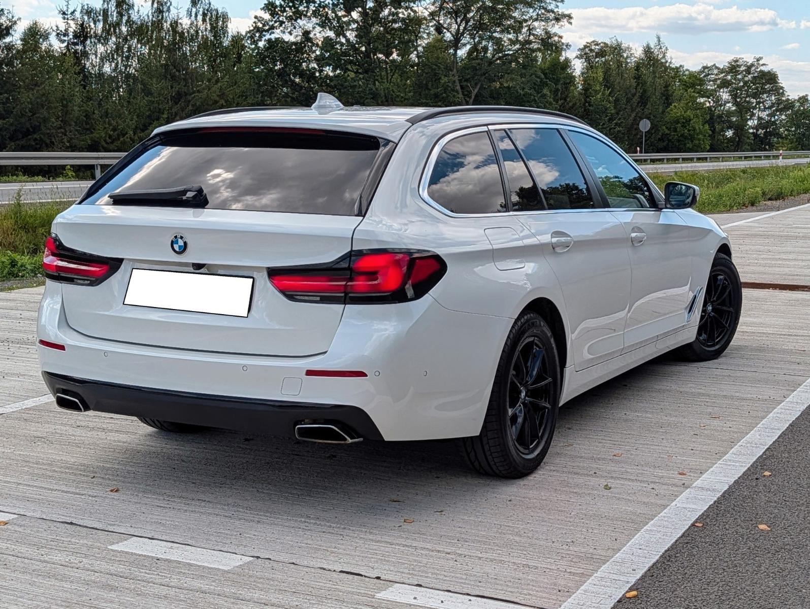 BMW 530d Touring Perlmuttweiß , Scheckheft , Navi