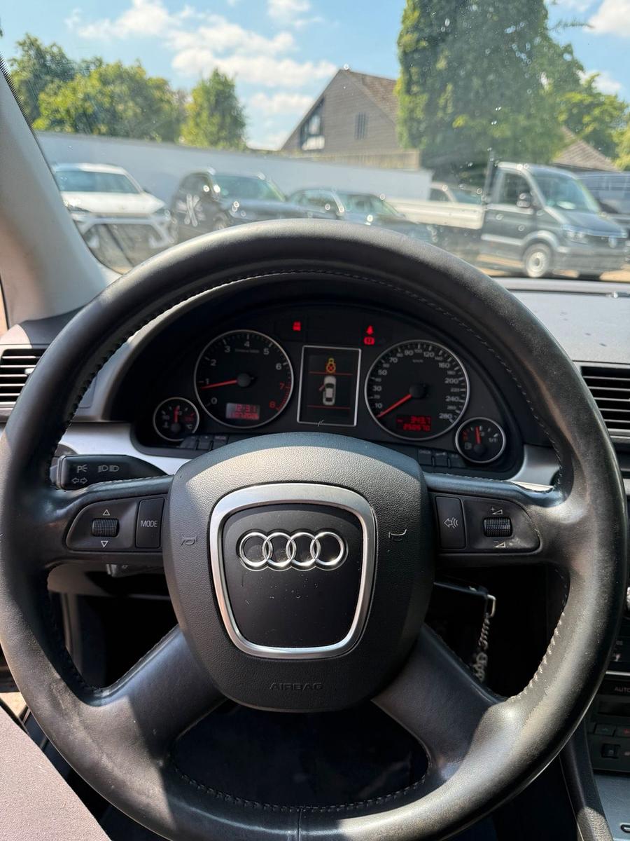 Audi A4 2005 — photo 9