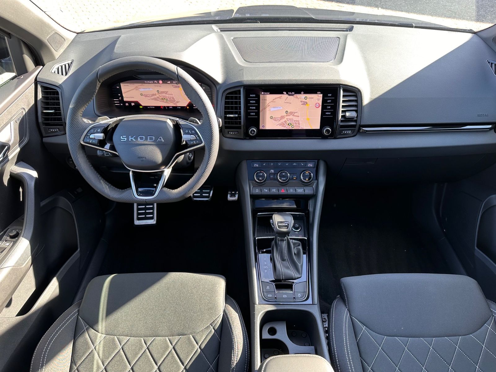 Fahrzeugabbildung SKODA Karoq Sportline 1.5 TSI DSG MATRIX/AHK/ACC/Navi