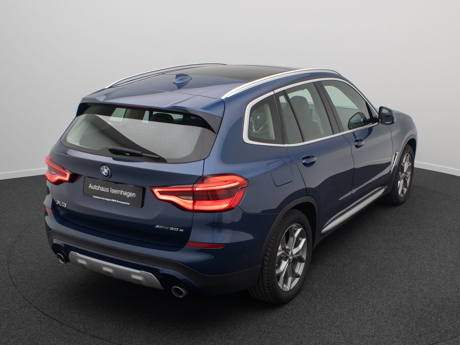 Fahrzeugabbildung BMW X3 xD30e xLine DAB Kamera AHK Alarm Panorama H/K