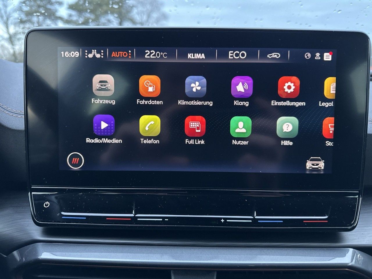 Fahrzeugabbildung CUPRA Formentor 1.4 e-HYBRID (204PS) - mit KI generiert/bearbeitet