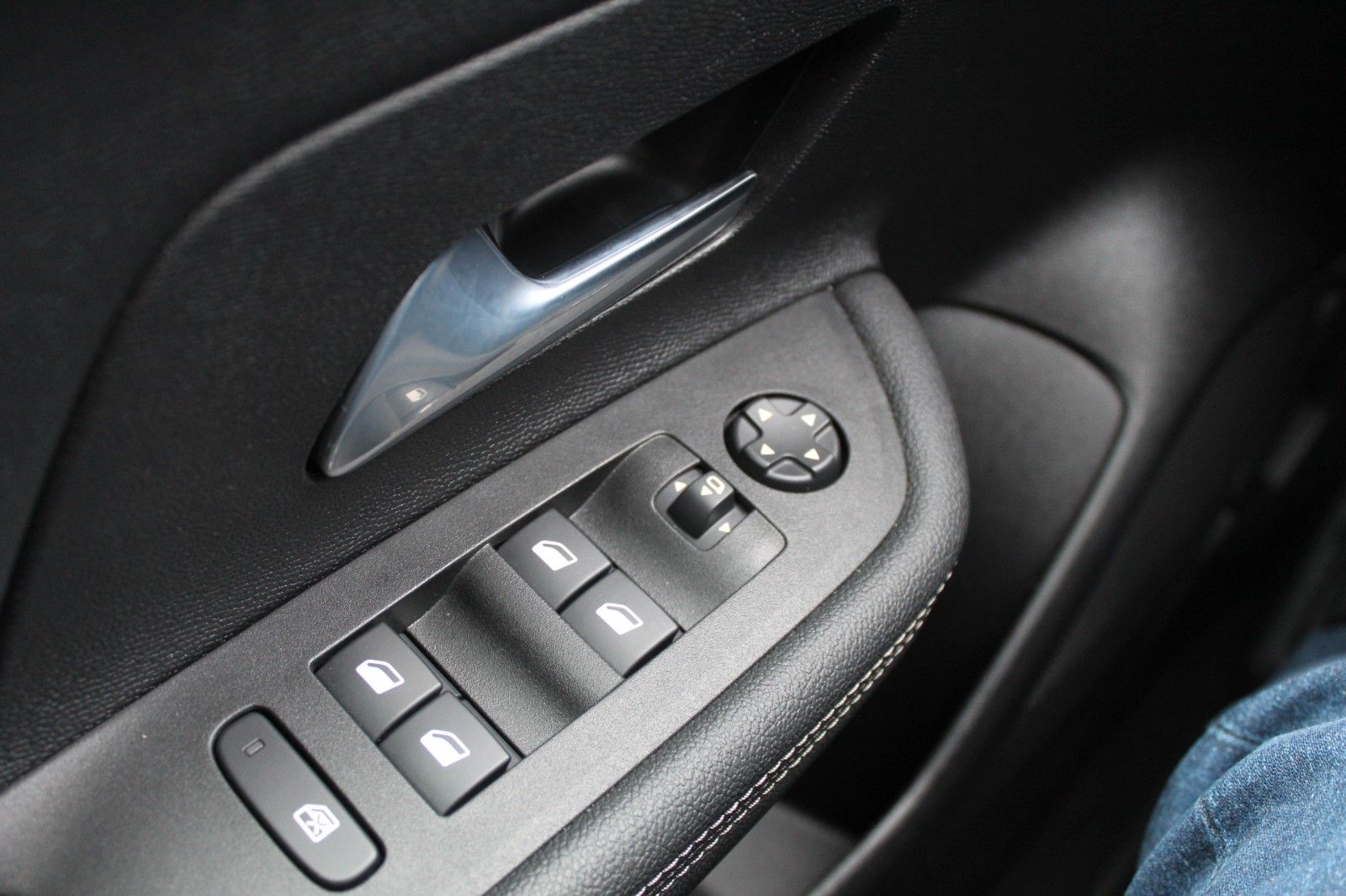 Fahrzeugabbildung Opel Mokka 1.2Turbo Ultimate Navi,Sitzh.,PDC,Ka...