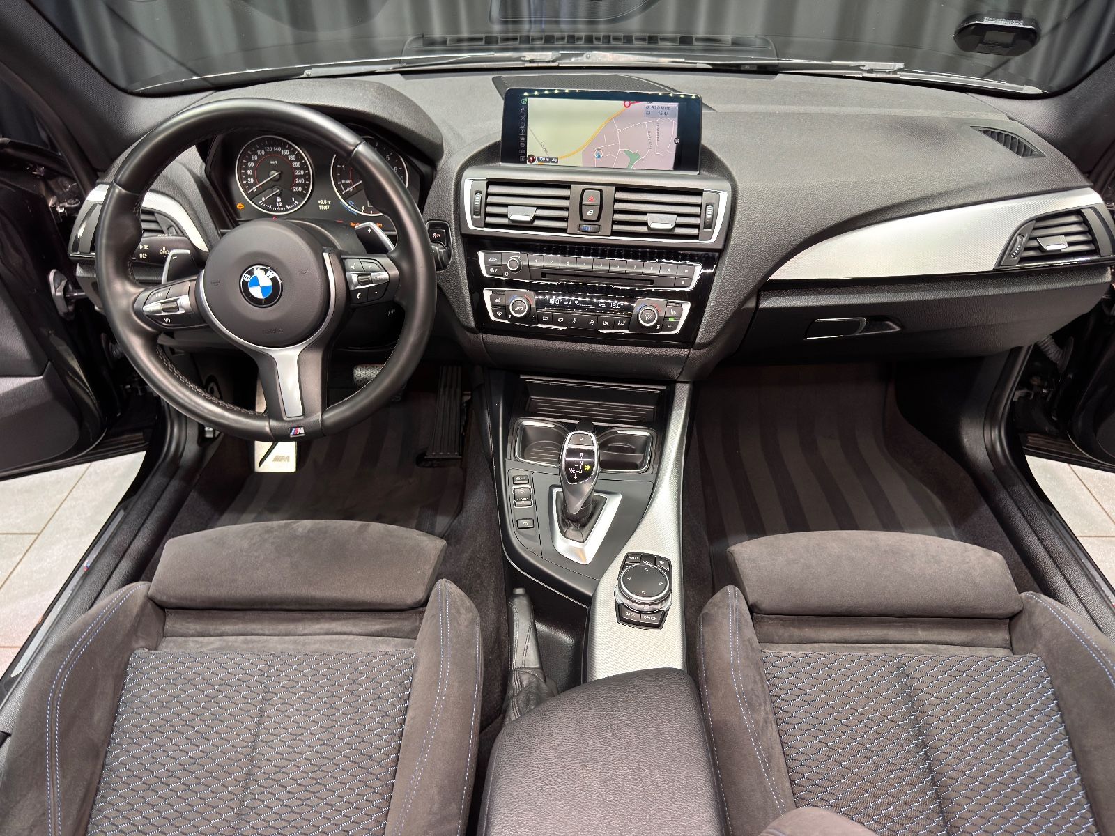 Fahrzeugabbildung BMW M135i xDrive|H&K|LED|KAMERA|VOLL|DEUTSCHES FZG