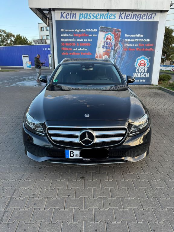 Image of Mercedes-Benz E 220