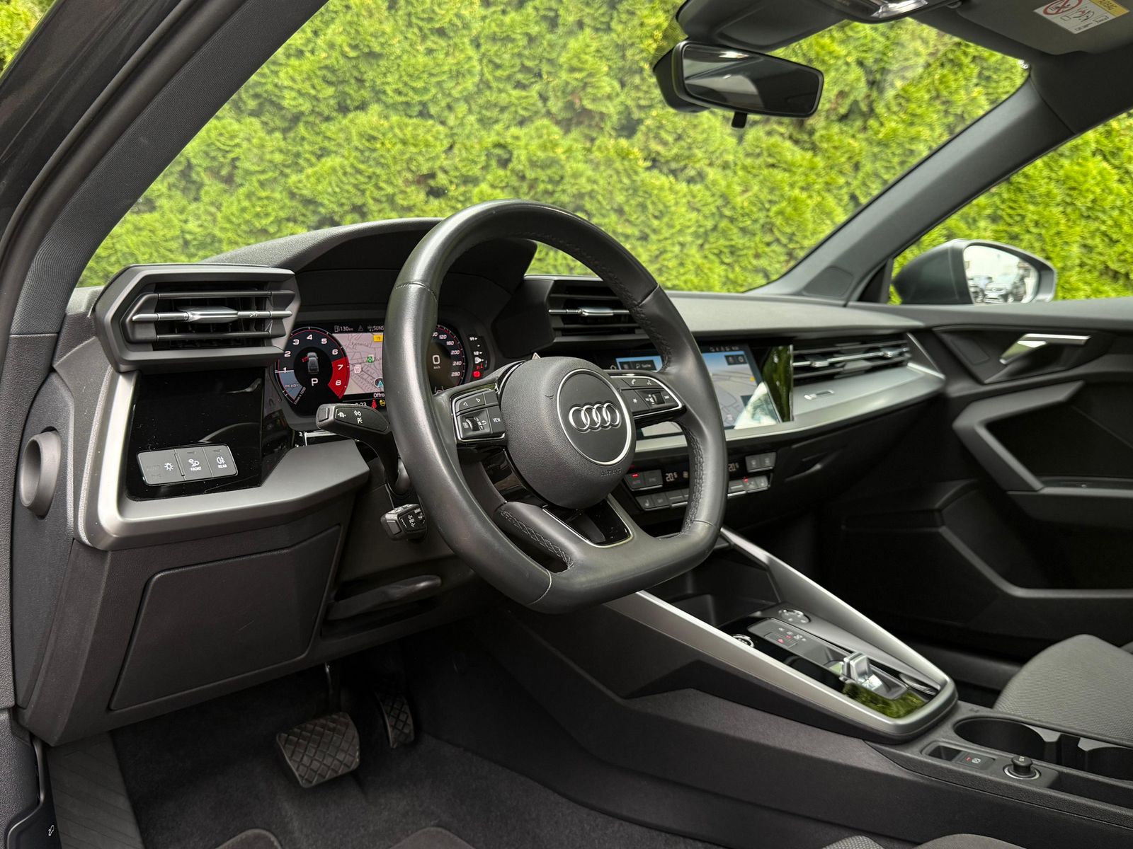 Fahrzeugabbildung Audi A3 35 TFSI S-tr. S-Line PANO+LED+ACC+SHZ+CARPLAY