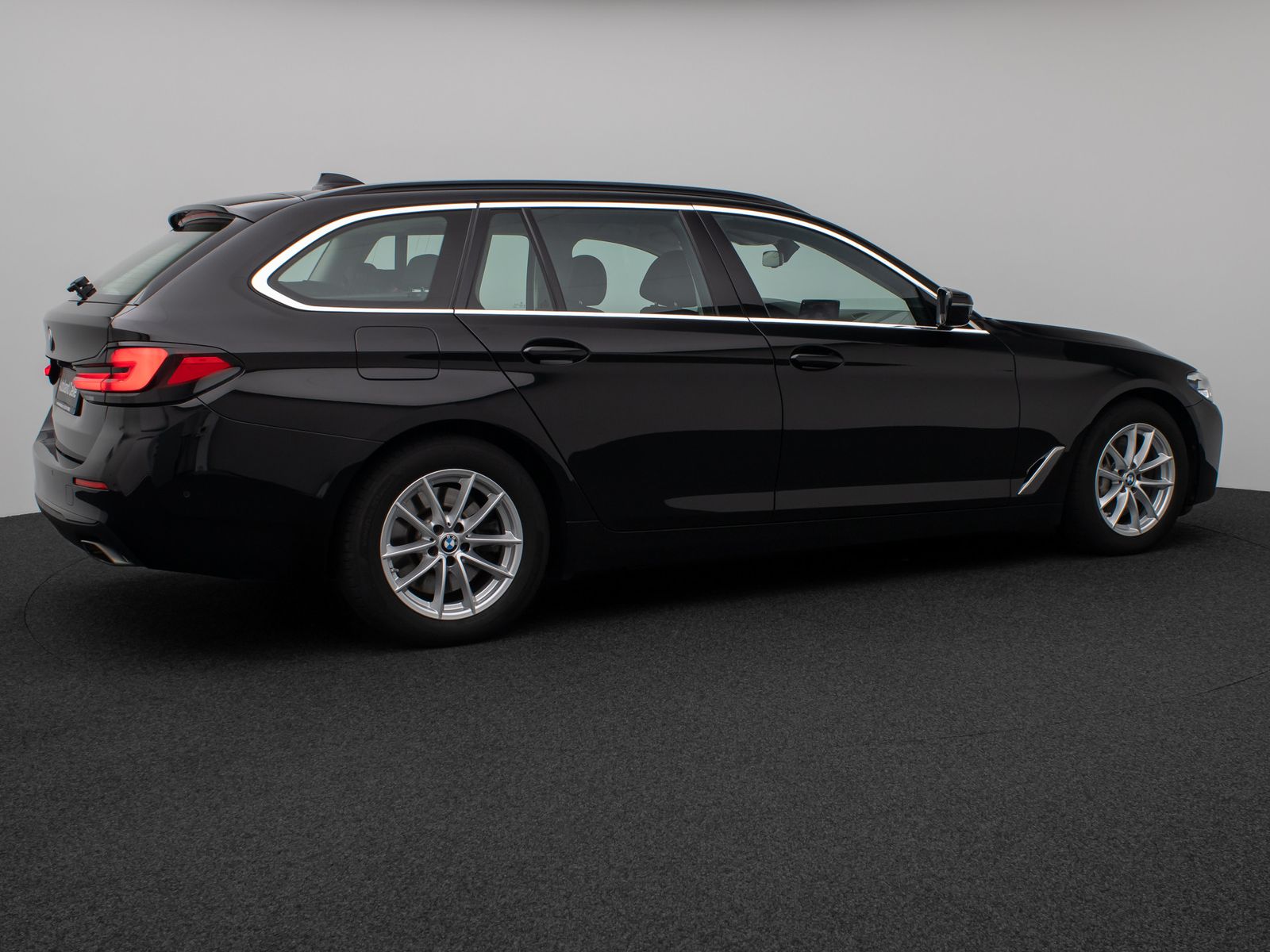 Fahrzeugabbildung BMW 530d xD Kamera HUD 4xKlima Komfort Alarm Sport