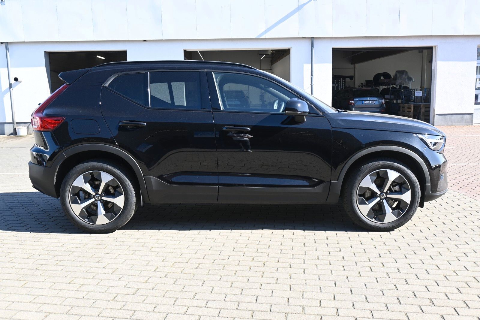 Fahrzeugabbildung Volvo XC40 B4 DSG Ultra Dark*PANO*RFK*ACC*AHK