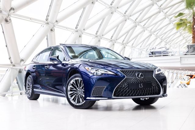 Lexus LS 500 500h AWD President Line | Ottoman seat |