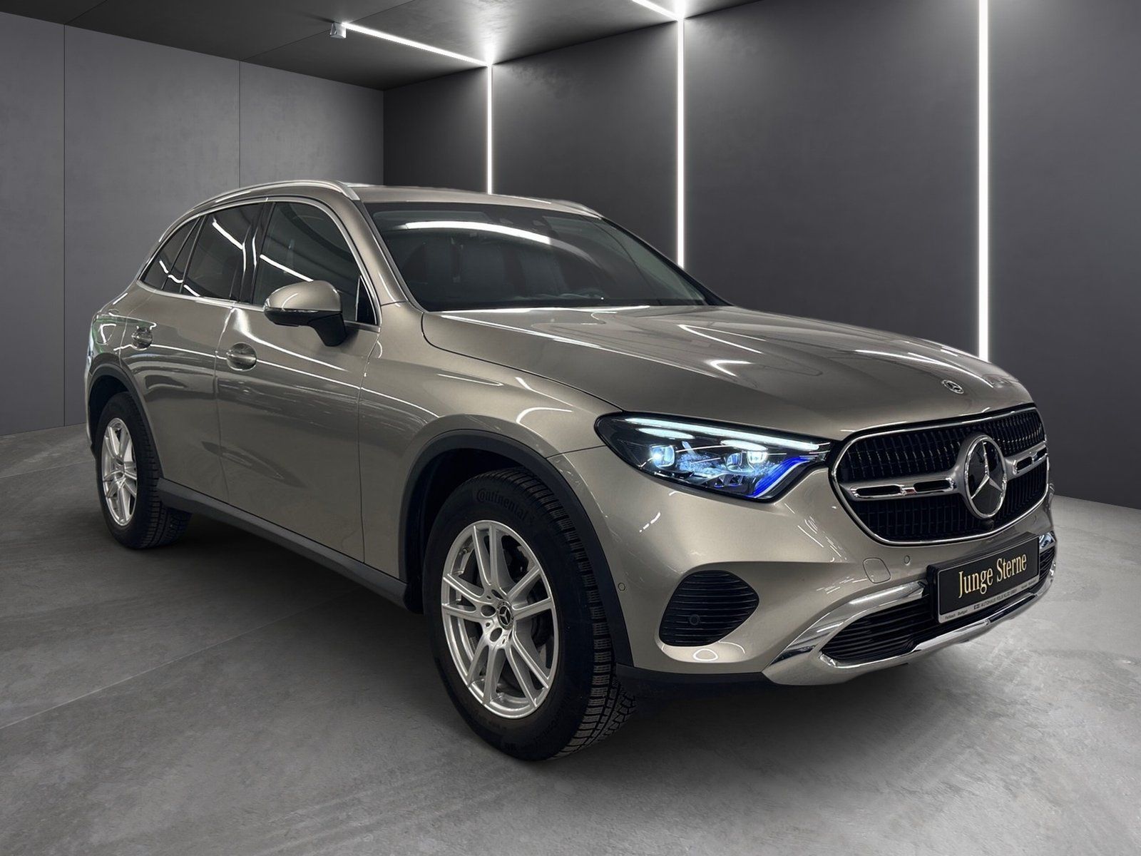 Fahrzeugabbildung Mercedes-Benz GLC 220 d 4M*Avantgarde*Distronic*AHK*DigiLight