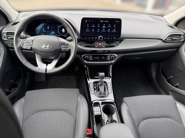 Fahrzeugabbildung Hyundai i30cw FL Advanced Deluxe 1.0 +NAVI+KLIMA+PDC+RFK