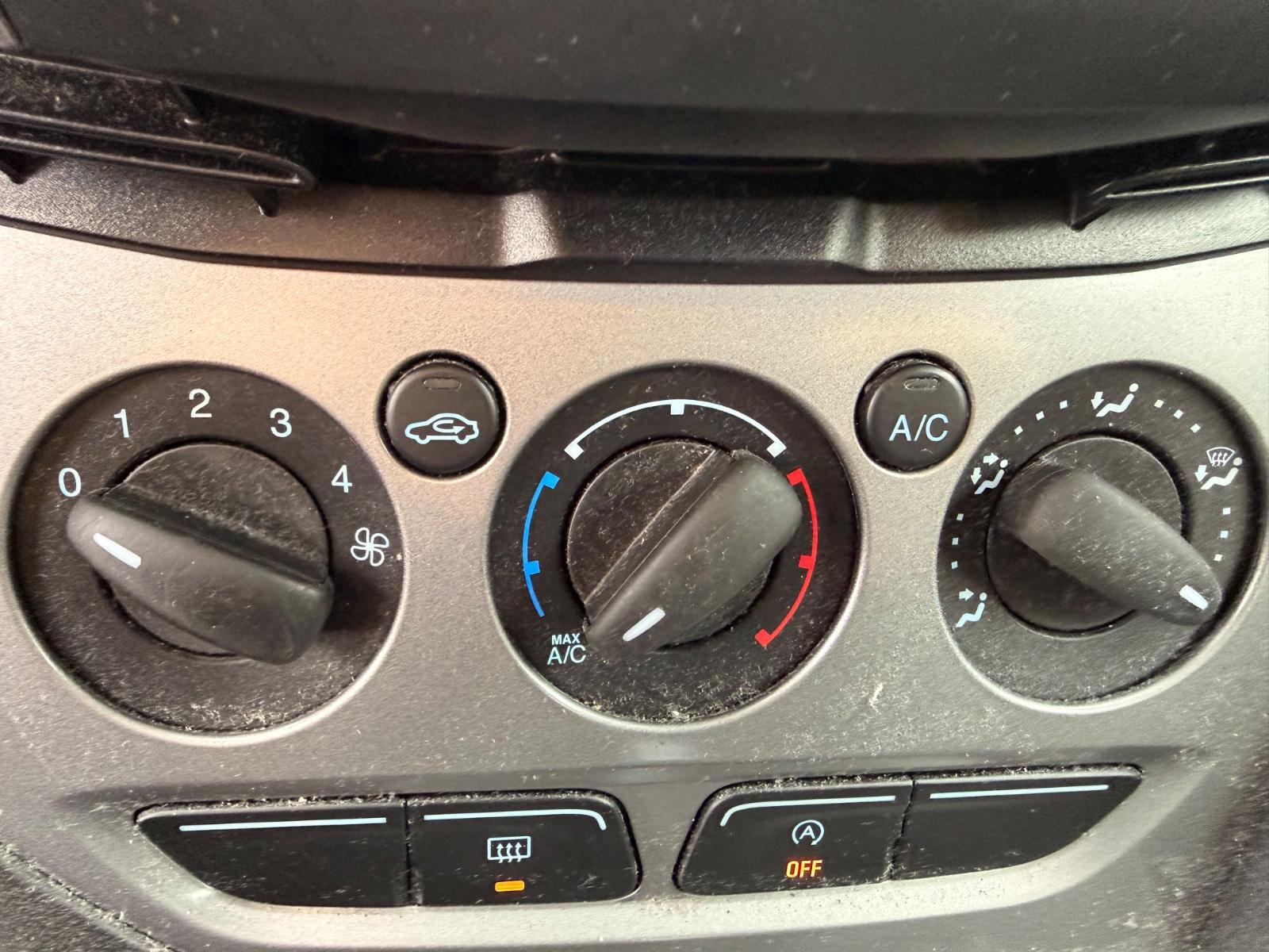 Ford Focus 2013 — photo 16