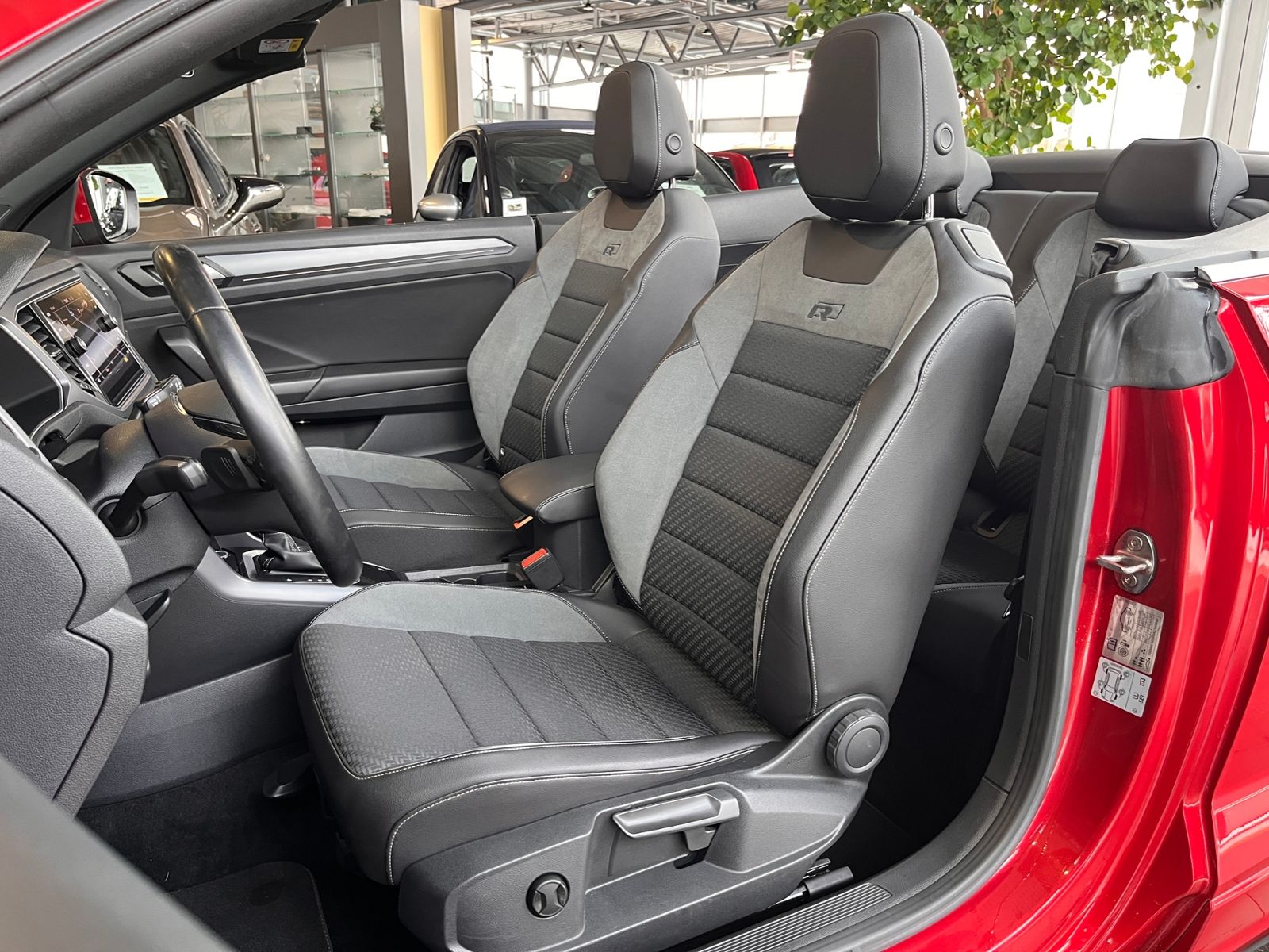 Fahrzeugabbildung Volkswagen T-Roc Cabriolet R-Line AHK LED NAV ACC RFK 19"