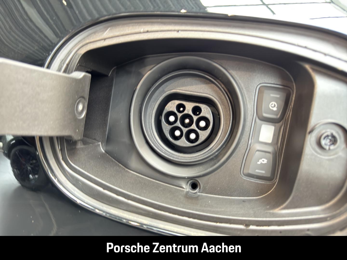 Porsche Cayenne E-Hybrid Coupe Black Edition Burmester