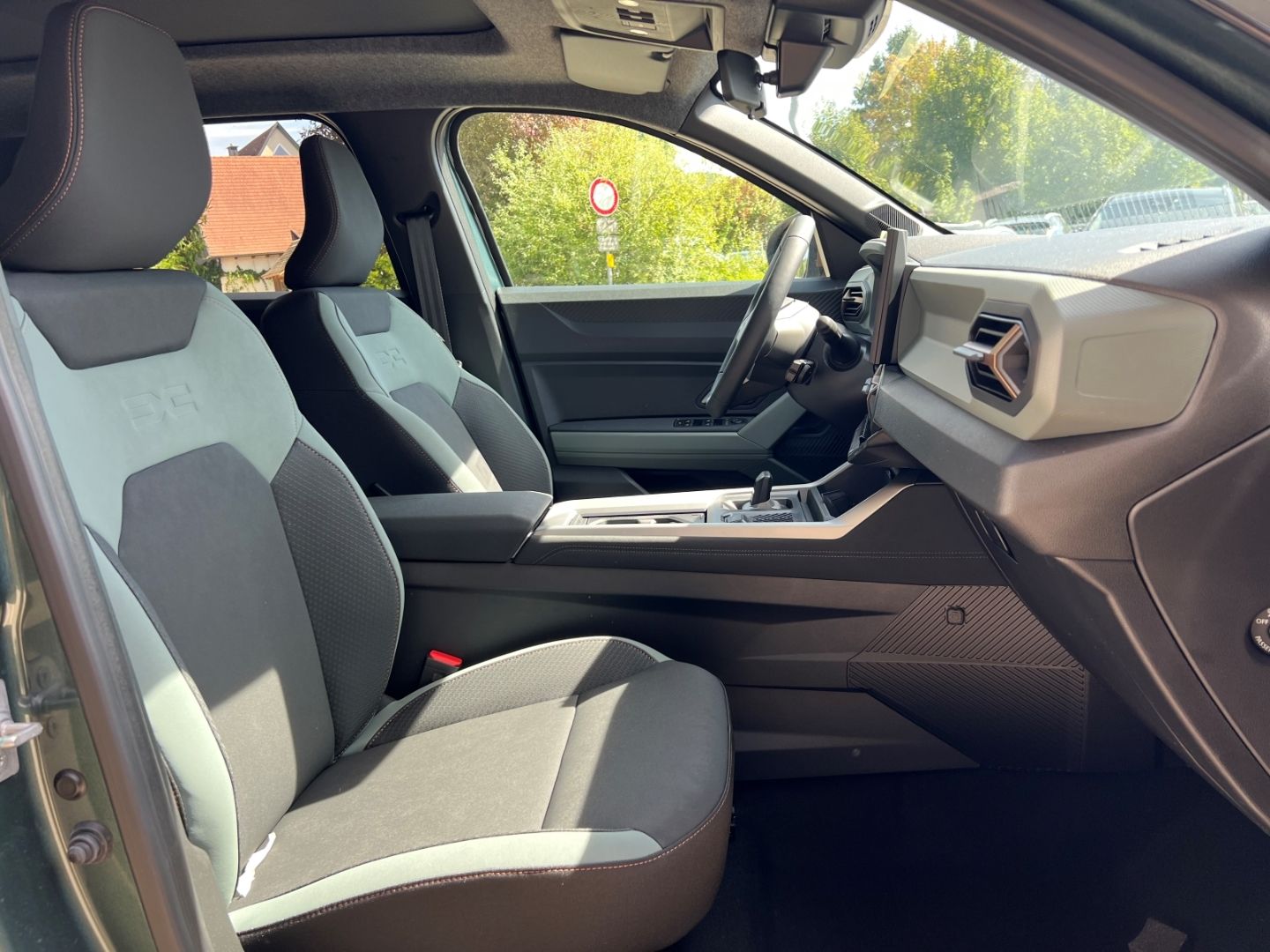Fahrzeugabbildung Dacia Bigster Extreme HYBRID 155 El. Panodach Navi Dig
