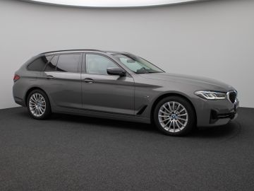 Fahrzeugabbildung BMW 530e xD Kamera Laser HUD DAB HiFi AHK ACC Komfor
